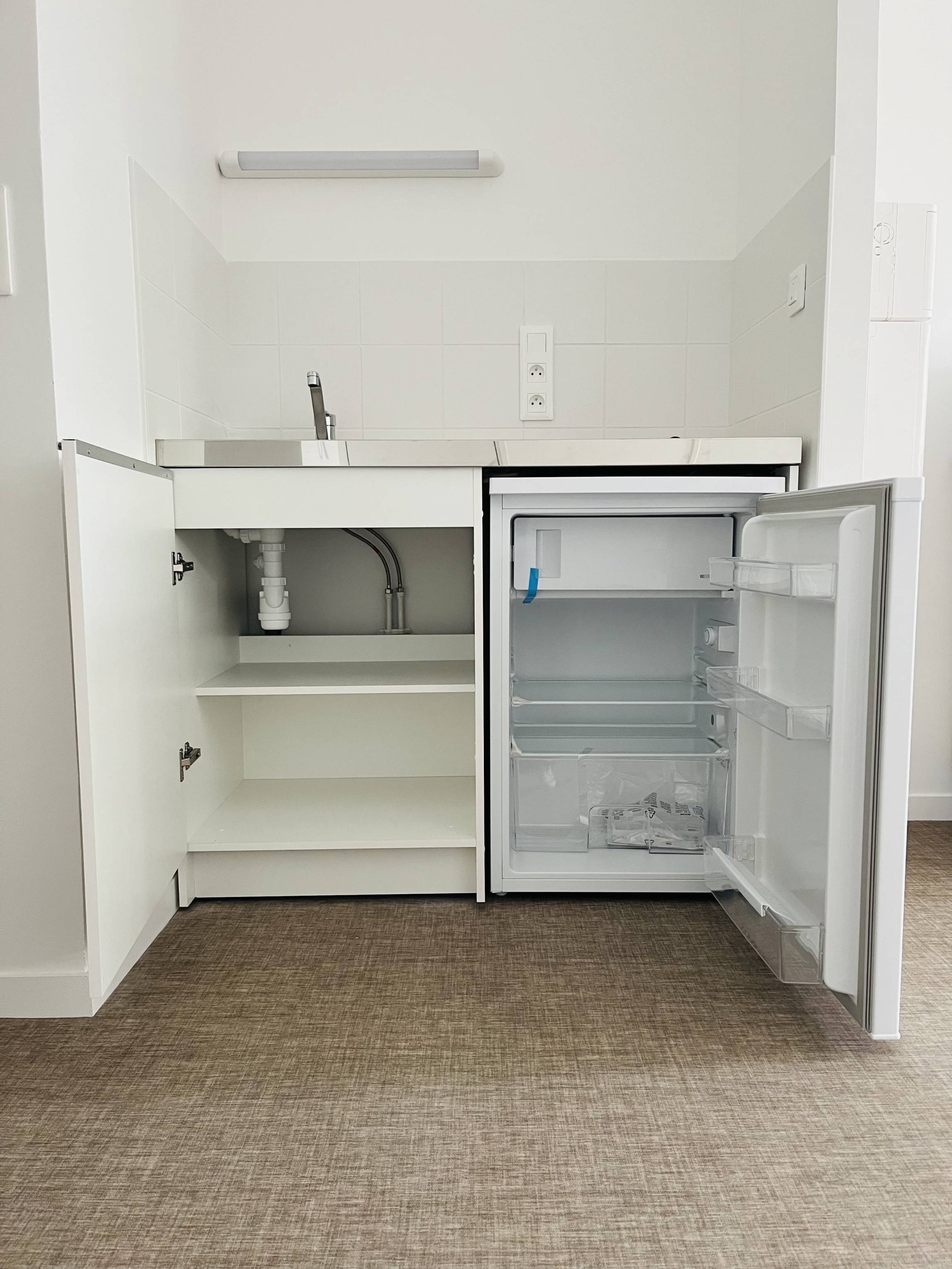T1biskitchennette04-min
